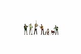 NOCH Jäger & Holzfäller H0 Figuren-Set – 7 handbemalte Miniaturfiguren...