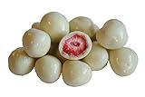 Erdbeeren in feiner weißen Schokolade, gefriergetrocknete Erdbeeren im...