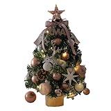 Kleiner künstlicher Weihnachtsbaum, dekoriert mit festlichem Ornament und...