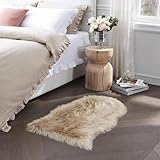 JXLOULAN Faux Lammfell Schaffell Teppich Beige 40x60 cm, Flauschiger Fell...